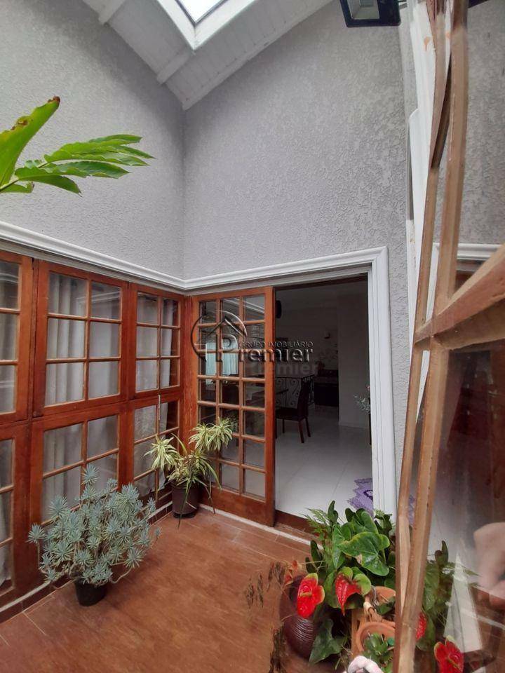 Casa à venda com 3 quartos, 219m² - Foto 25