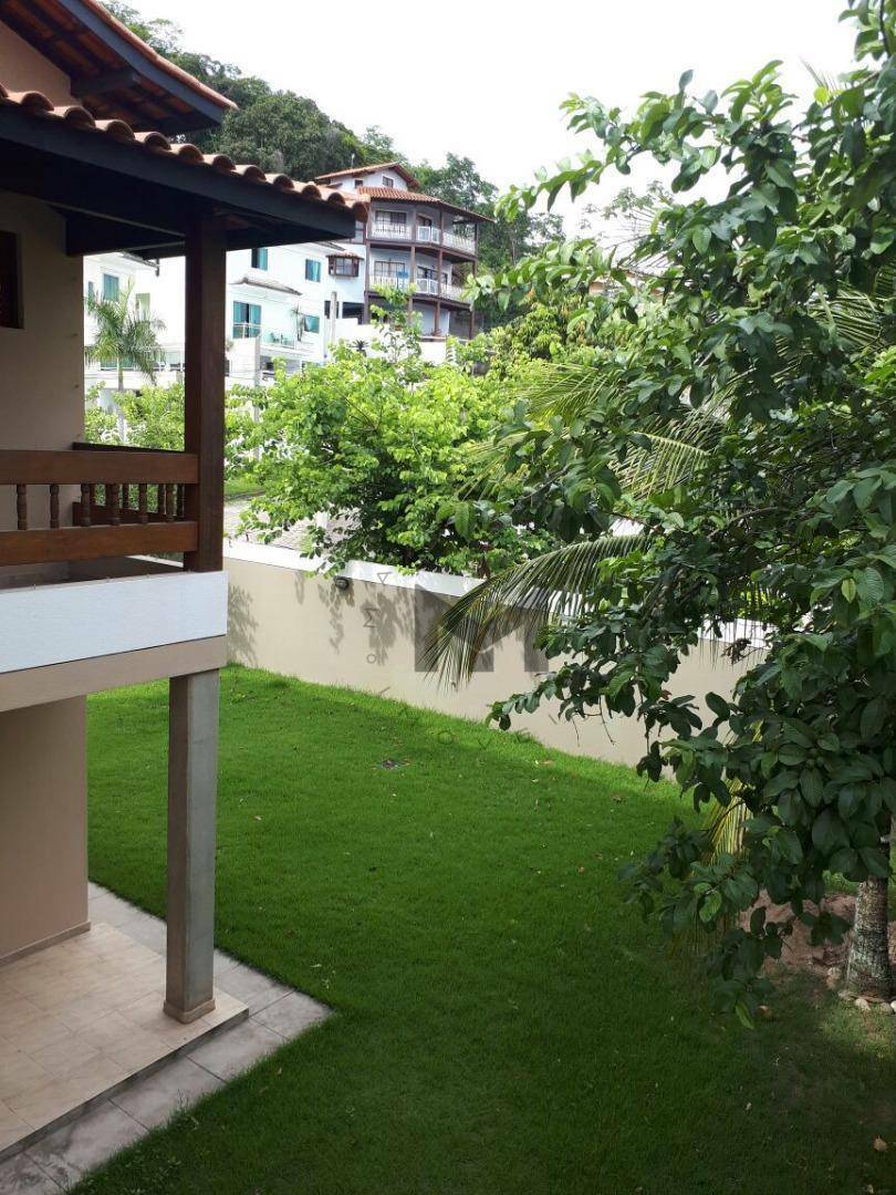 Casa à venda com 4 quartos, 200m² - Foto 2