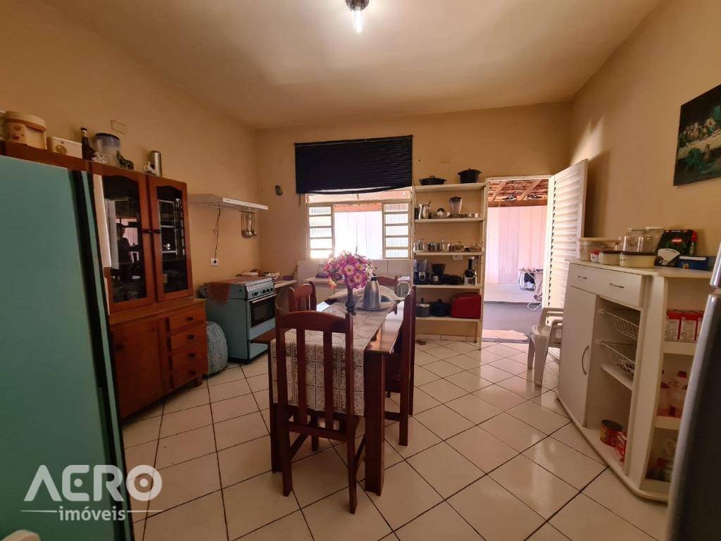 Casa à venda com 2 quartos, 165m² - Foto 7