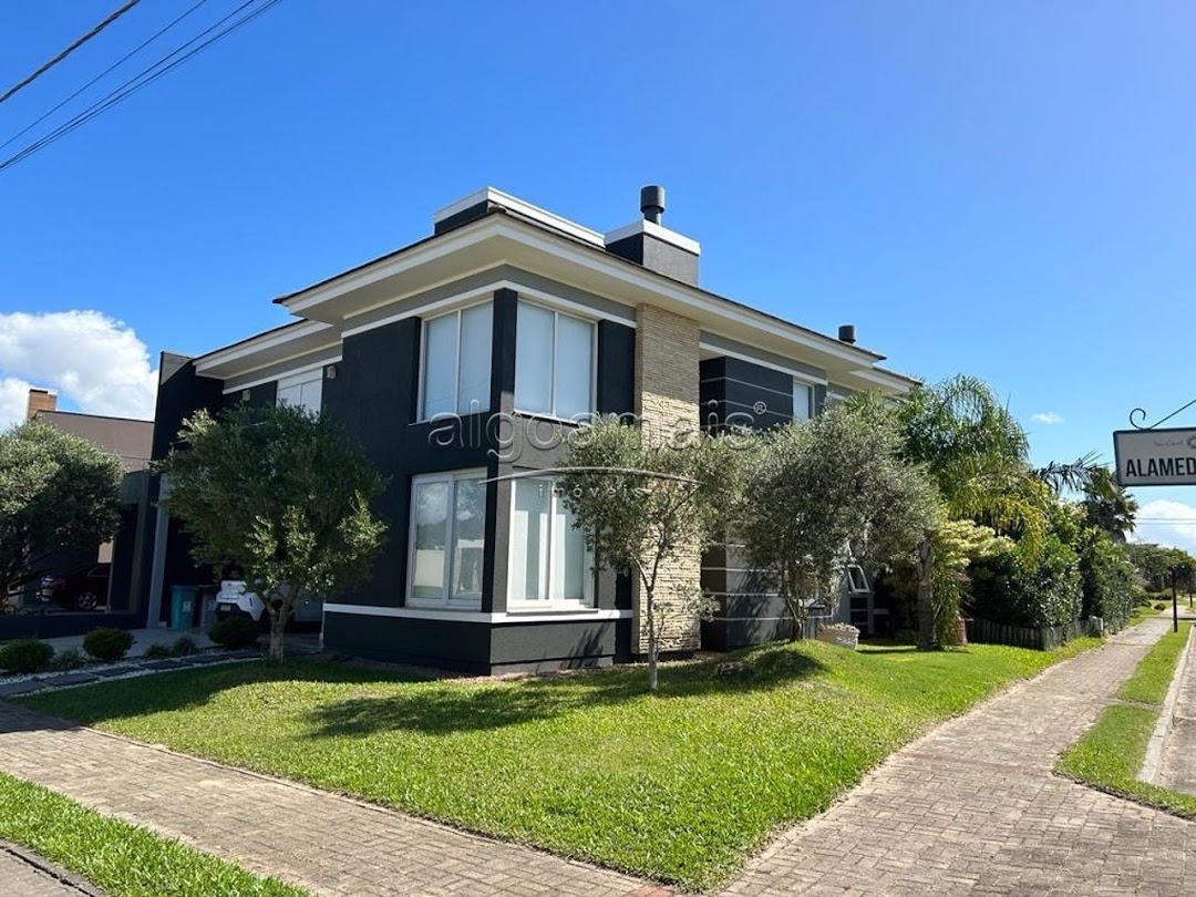 Casa de Condomínio à venda com 3 quartos, 240m² - Foto 1