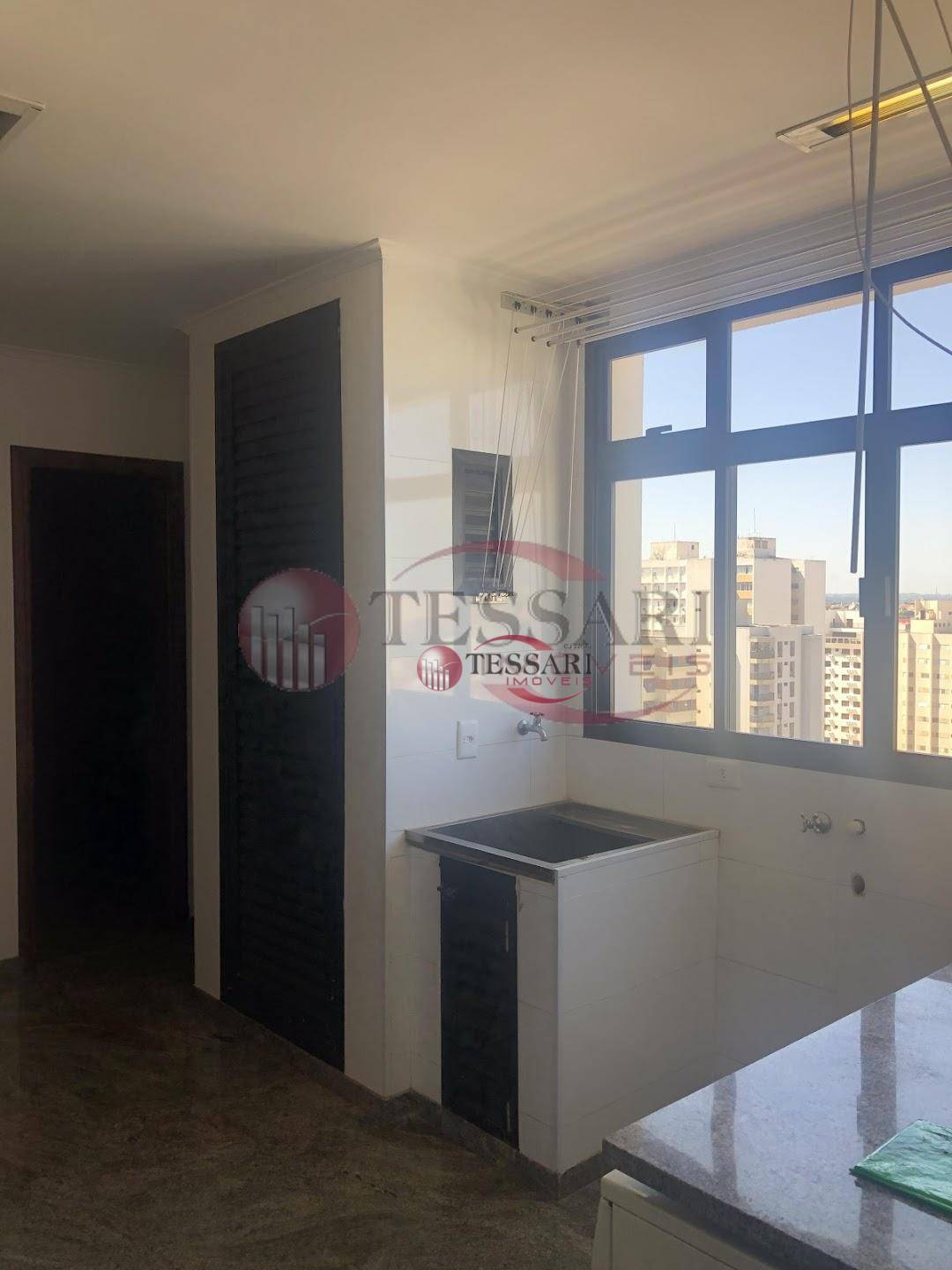 Apartamento à venda com 3 quartos, 200m² - Foto 5