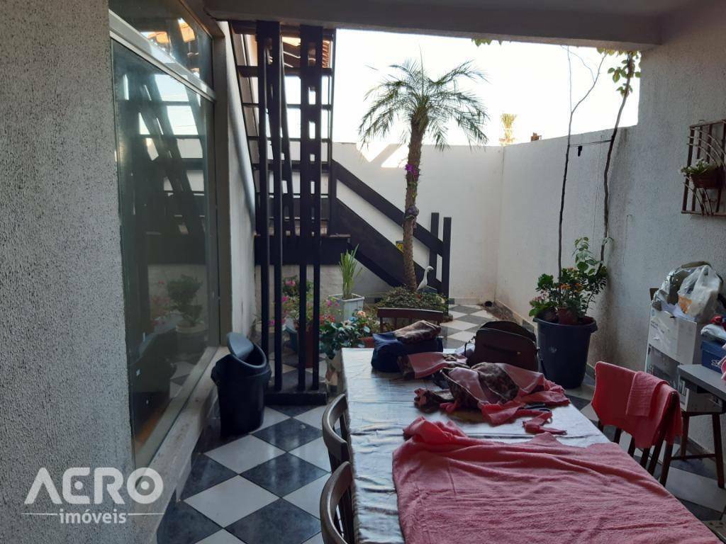 Casa à venda com 3 quartos, 297m² - Foto 12