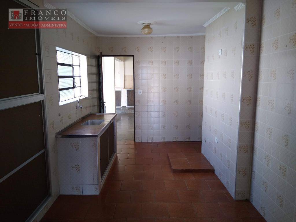 Casa à venda com 3 quartos, 200m² - Foto 18