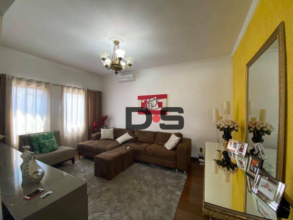 Casa à venda com 5 quartos, 300m² - Foto 1