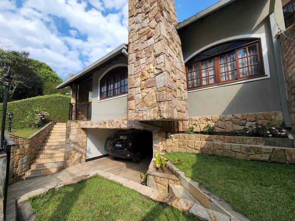 Casa à venda com 3 quartos, 300m² - Foto 1