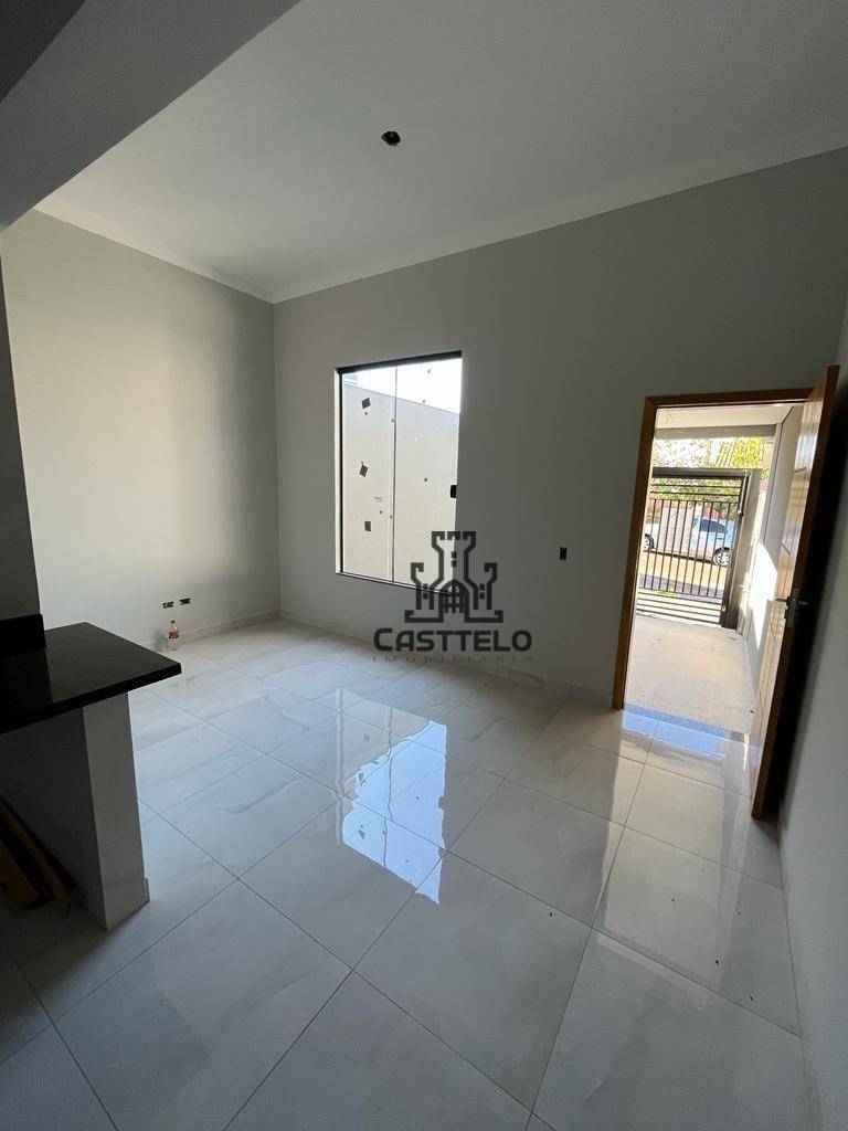 Casa à venda com 3 quartos, 84m² - Foto 2