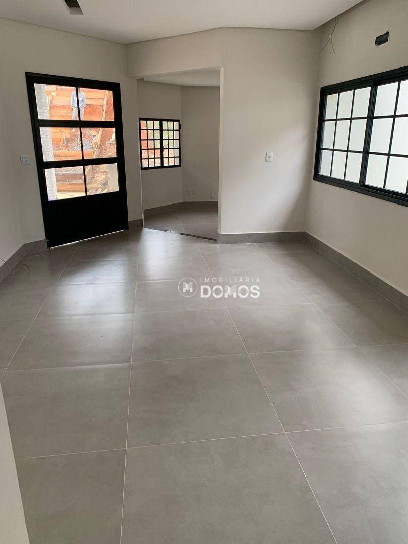 Casa à venda com 3 quartos, 400m² - Foto 2