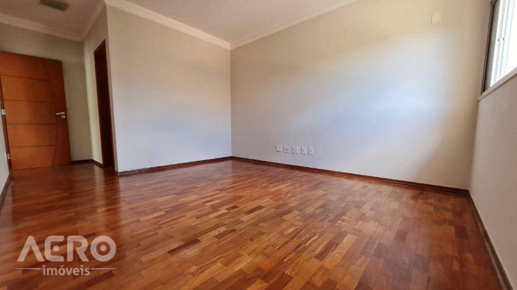 Casa de Condomínio à venda com 4 quartos, 400m² - Foto 18