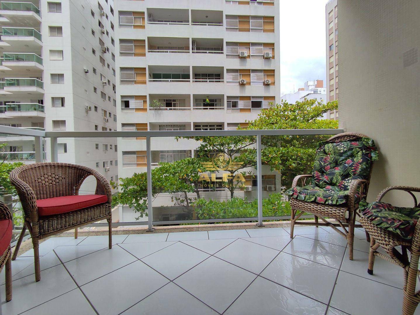 Apartamento à venda com 3 quartos, 160m² - Foto 2