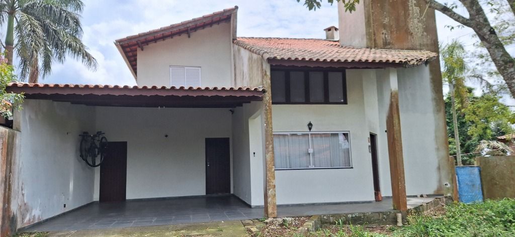 Casa de Condomínio à venda e aluguel com 3 quartos, 225m² - Foto 1