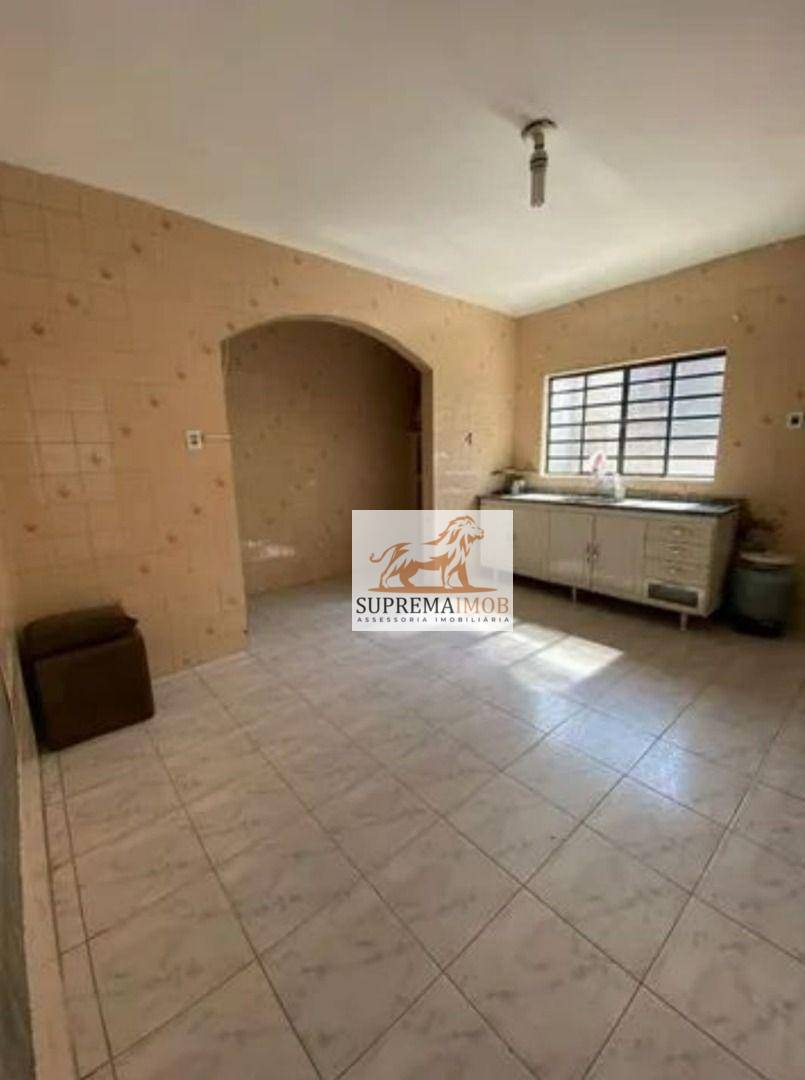 Casa à venda com 5 quartos, 211m² - Foto 3