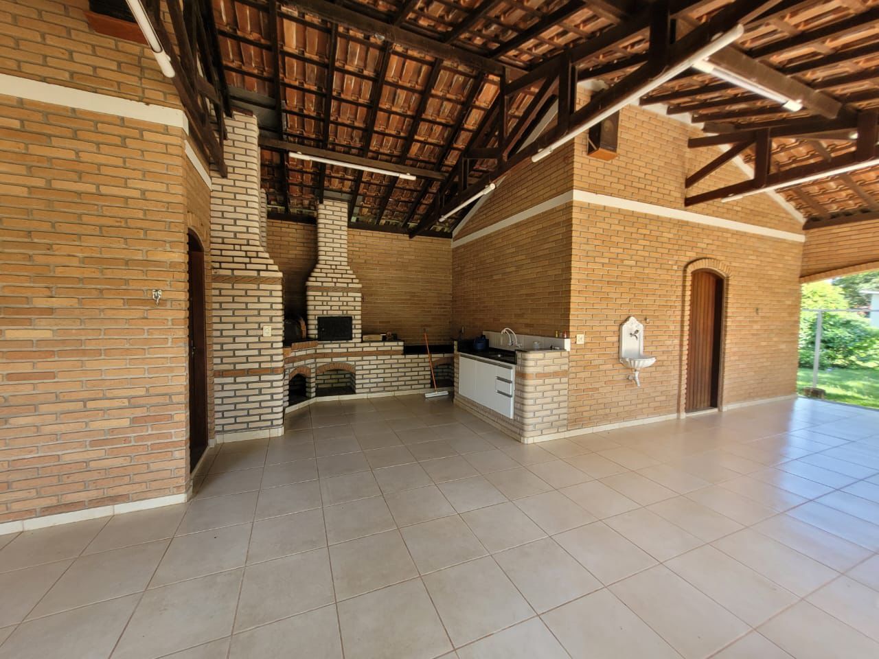 Casa para alugar com 4 quartos, 250m² - Foto 21