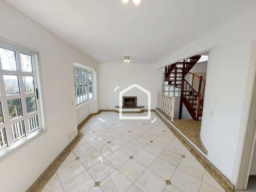 Casa de Condomínio à venda com 3 quartos, 212m² - Foto 2