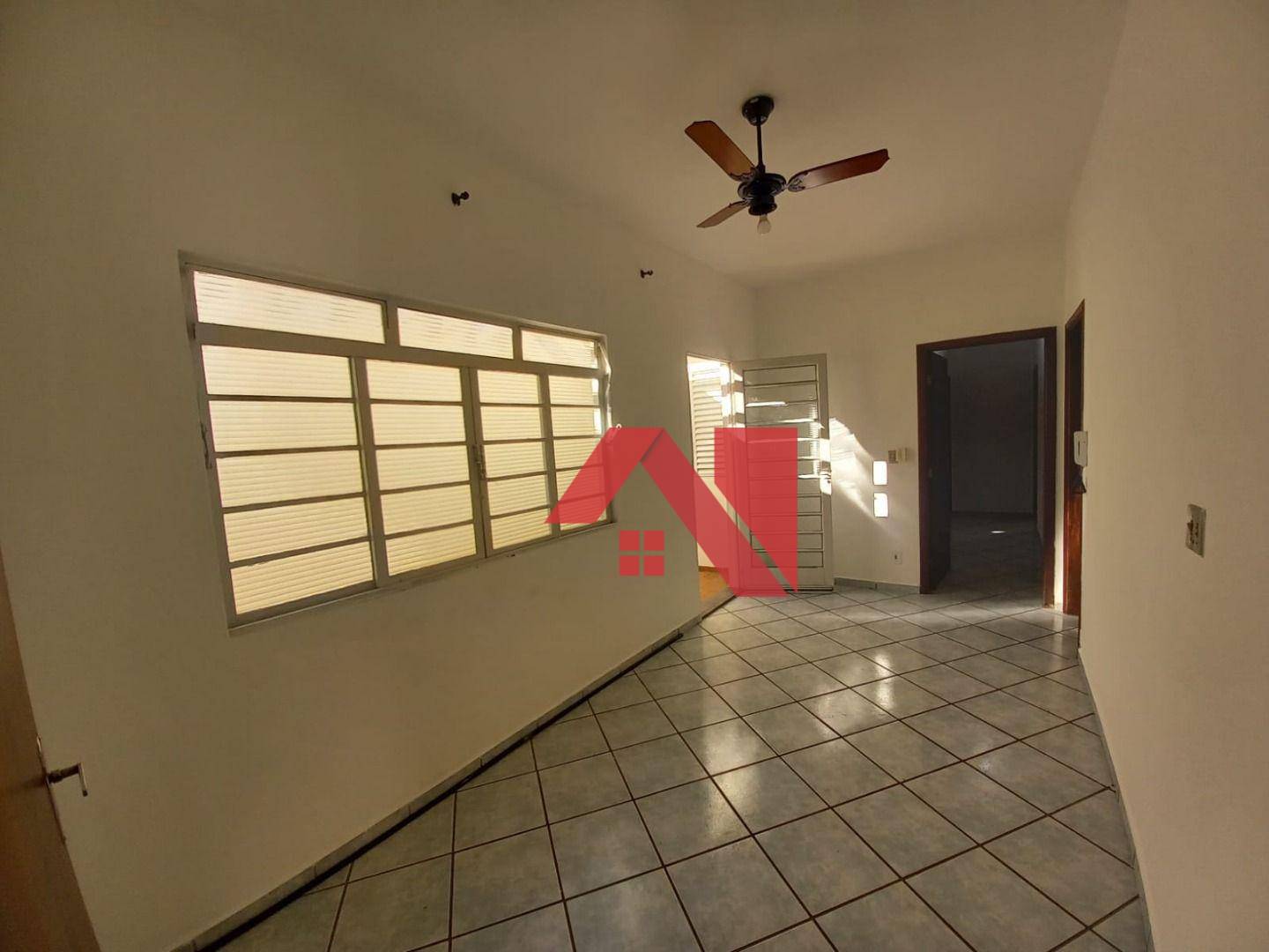 Casa para alugar com 4 quartos, 200m² - Foto 10