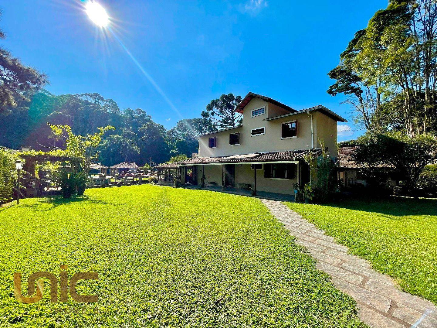 Casa de Condomínio à venda com 5 quartos, 120m² - Foto 1