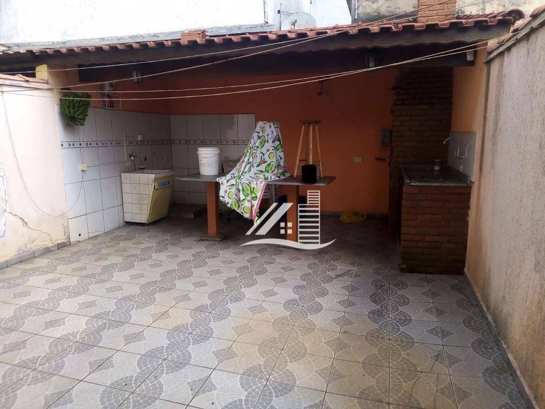 Sobrado à venda com 3 quartos, 190m² - Foto 2