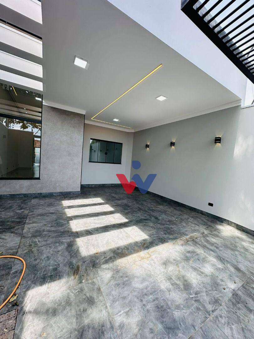 Casa à venda com 3 quartos, 105m² - Foto 1