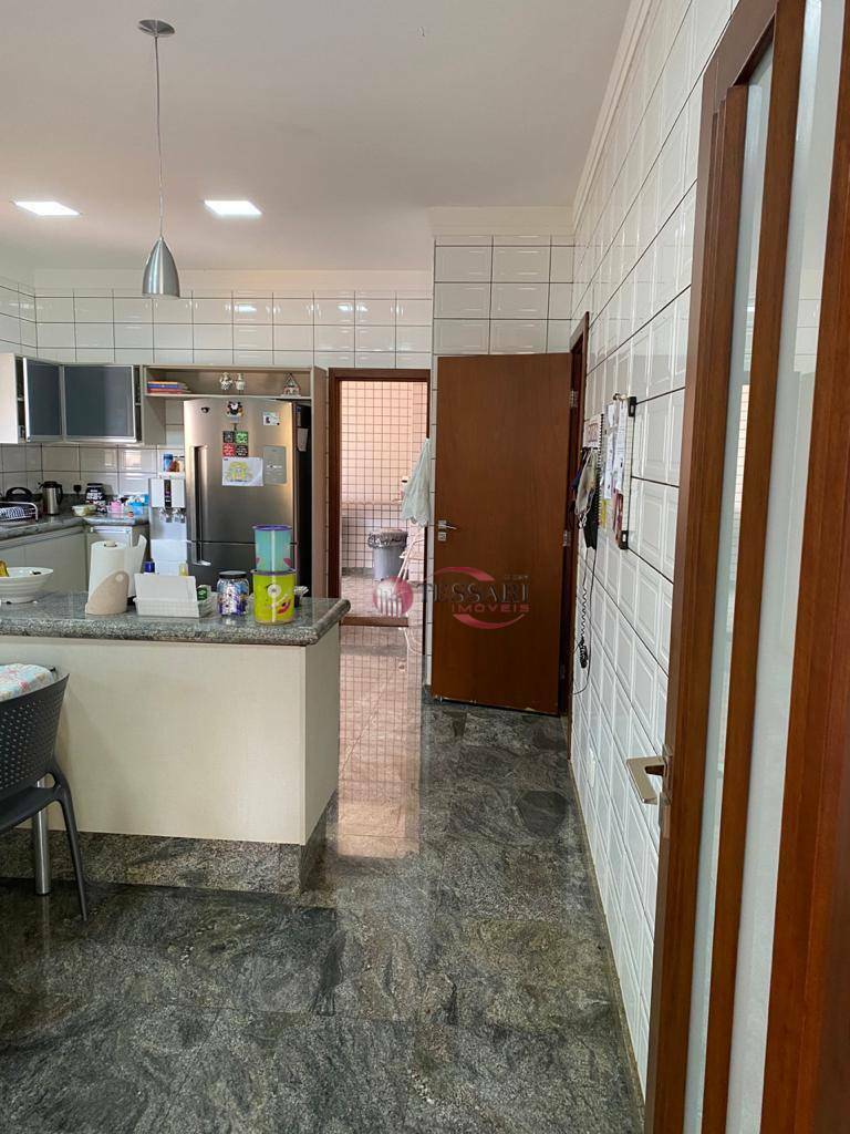 Casa à venda e aluguel com 4 quartos, 600m² - Foto 19