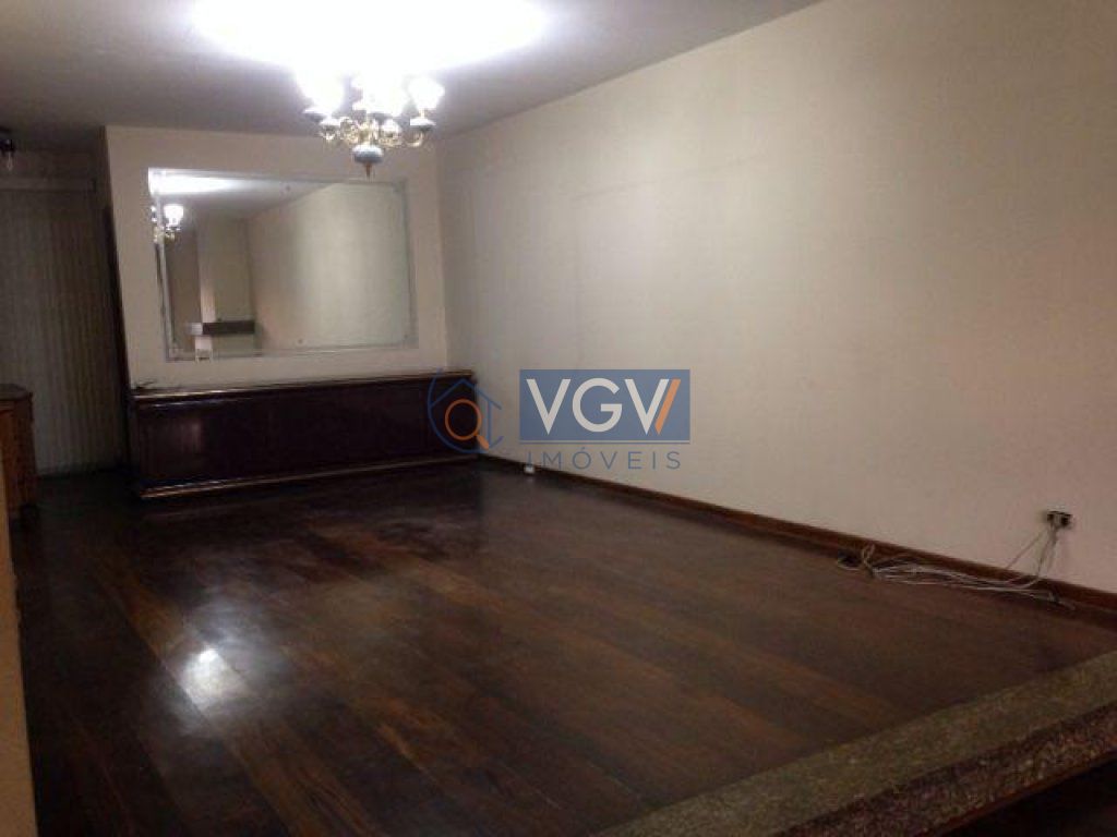 Casa à venda com 4 quartos, 300m² - Foto 2