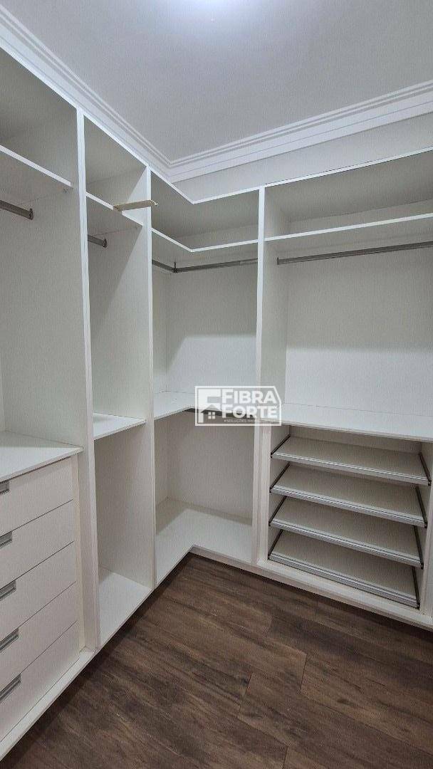 Casa de Condomínio para alugar com 4 quartos, 640m² - Foto 13