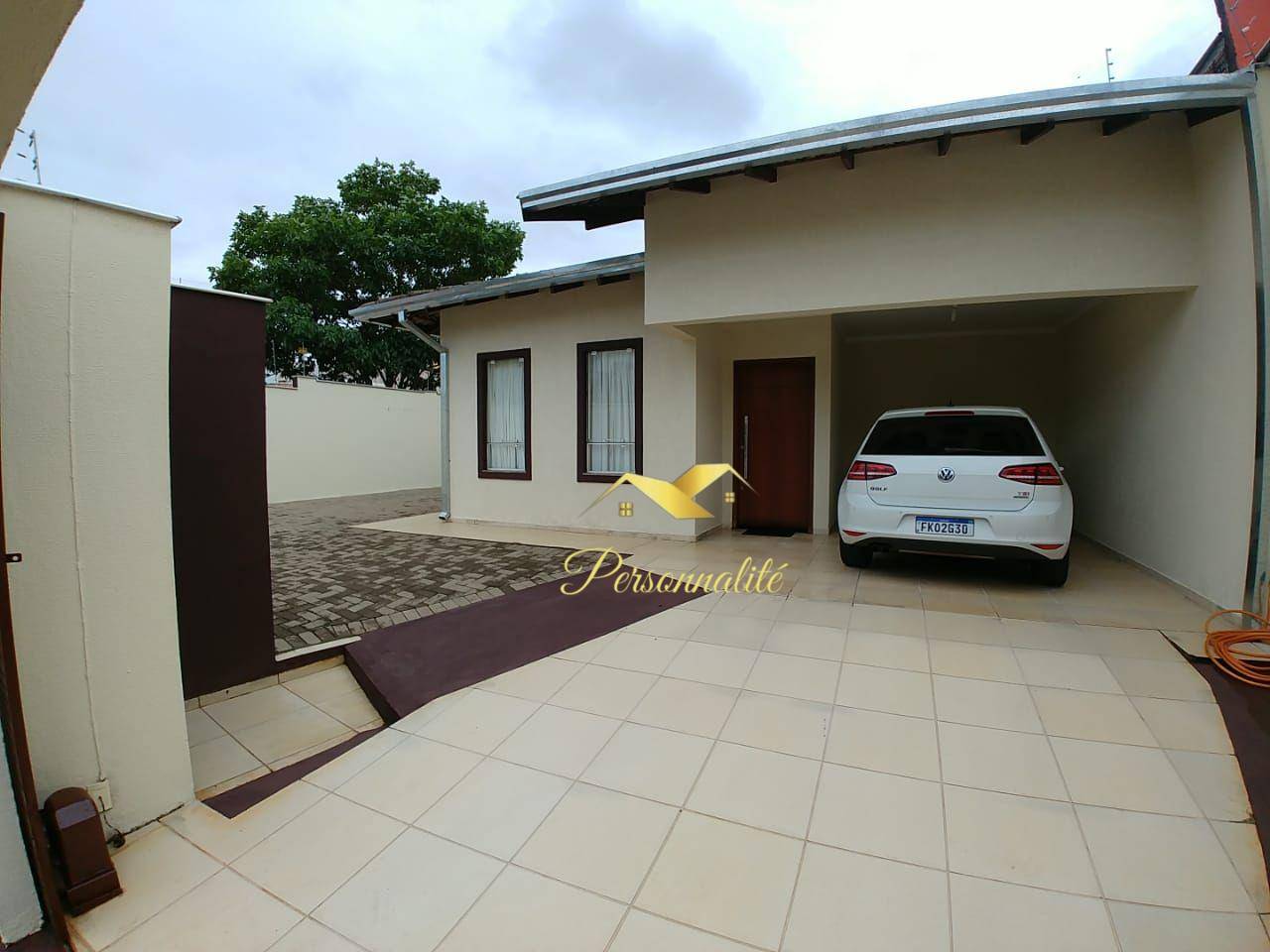 Casa à venda com 3 quartos, 119m² - Foto 1