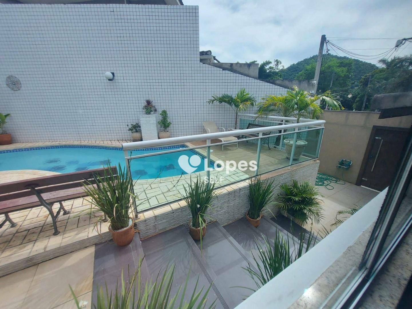 Casa de Condomínio à venda com 6 quartos, 250m² - Foto 4