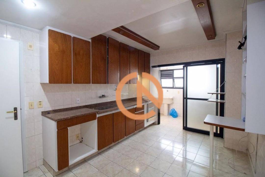 Apartamento à venda com 3 quartos, 131m² - Foto 7