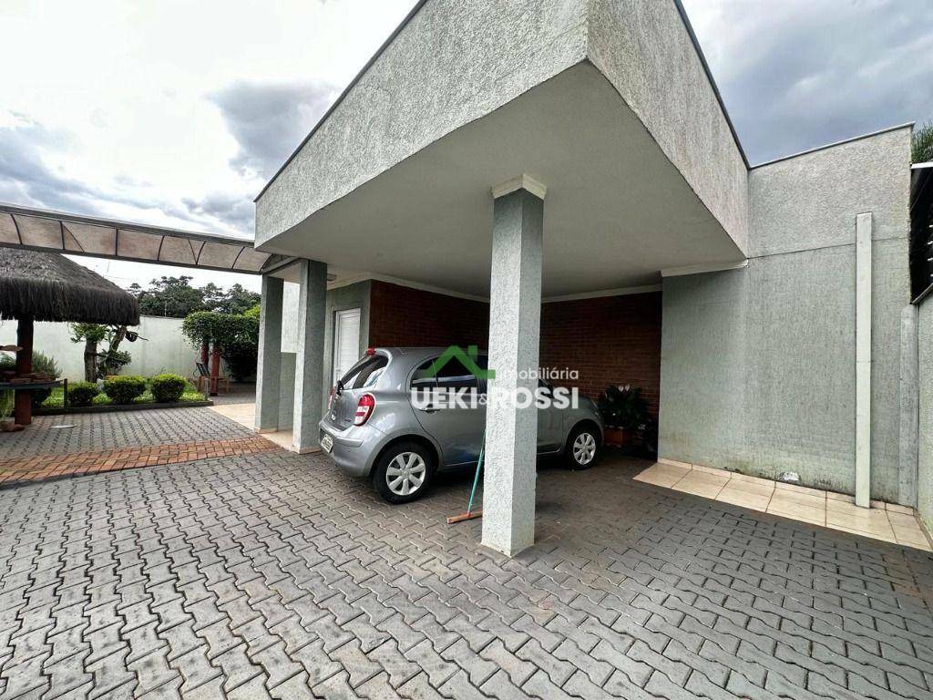 Casa à venda com 4 quartos, 241m² - Foto 2