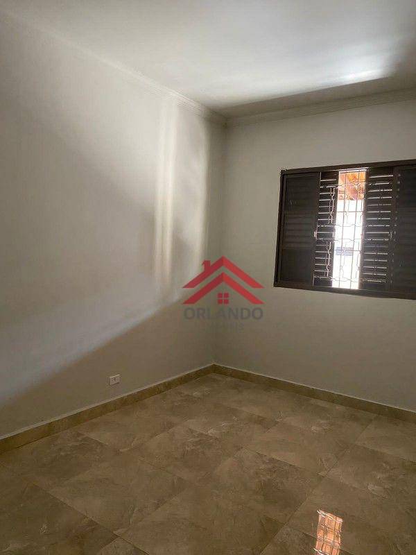 Casa à venda com 3 quartos, 236m² - Foto 2