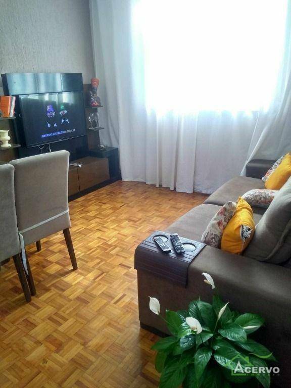 Apartamento à venda com 2 quartos, 62m² - Foto 4