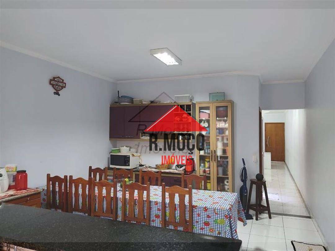 Sobrado à venda com 5 quartos, 240m² - Foto 4