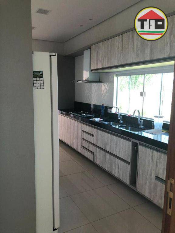 Casa de Condomínio para alugar com 3 quartos, 200m² - Foto 3