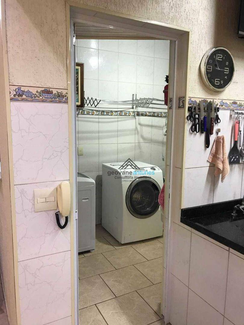 Sobrado à venda com 4 quartos, 200m² - Foto 1