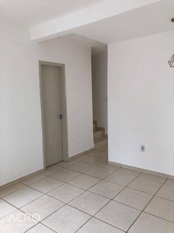 Casa à venda com 2 quartos, 67m² - Foto 1