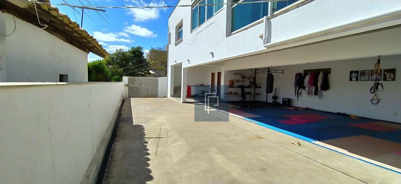 Casa à venda com 4 quartos, 350m² - Foto 13