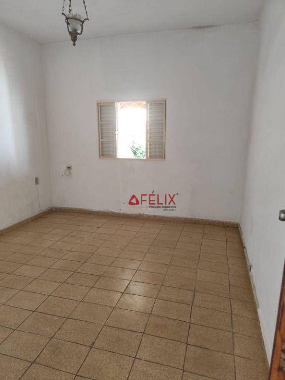 Casa à venda e aluguel com 3 quartos, 216m² - Foto 5