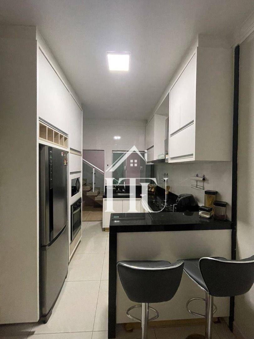 Casa à venda com 4 quartos, 280m² - Foto 12