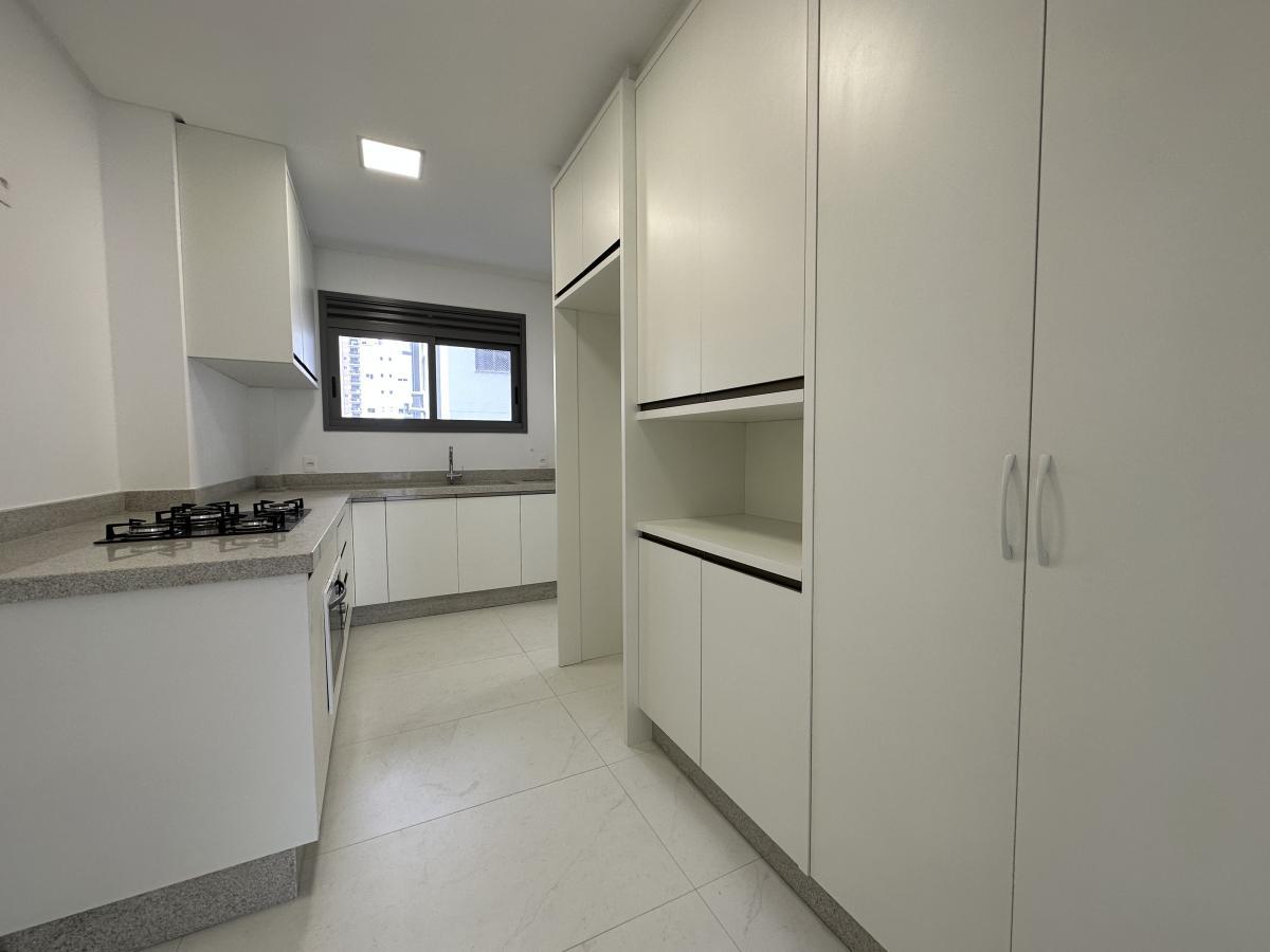 Apartamento à venda com 4 quartos, 165m² - Foto 6