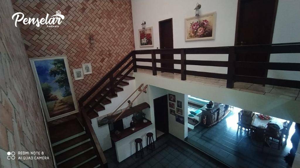 Casa à venda com 4 quartos, 320m² - Foto 1