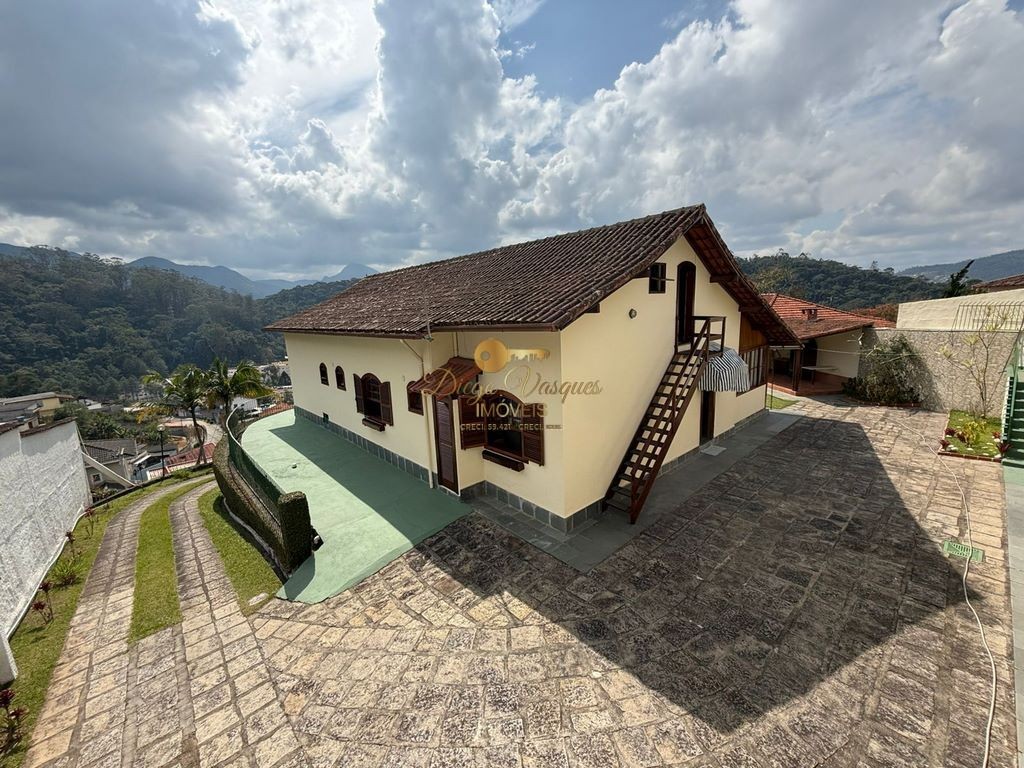 Casa à venda com 11 quartos, 1400m² - Foto 1