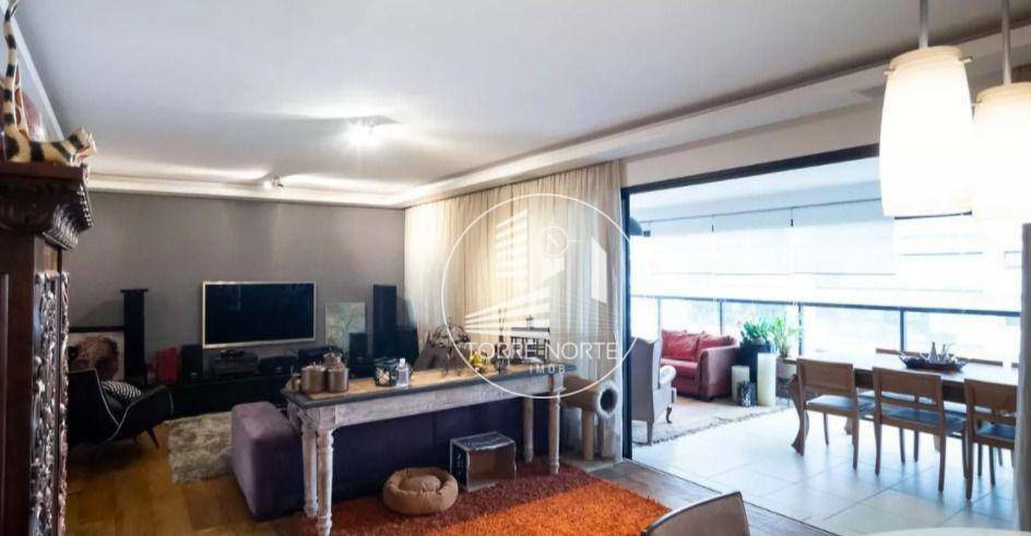 Apartamento à venda com 3 quartos, 210m² - Foto 1