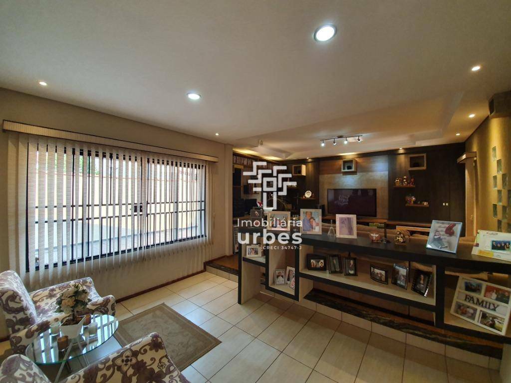 Casa, 4 quartos, 241 m² - Foto 1