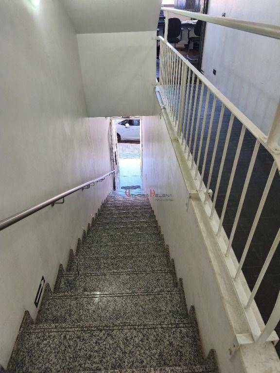 Apartamento para alugar com 3 quartos, 200m² - Foto 2