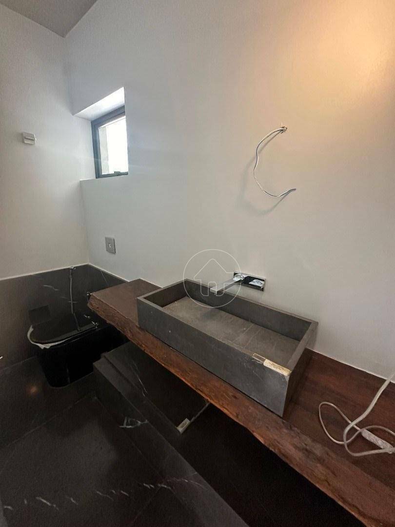 Casa à venda com 3 quartos, 197m² - Foto 4
