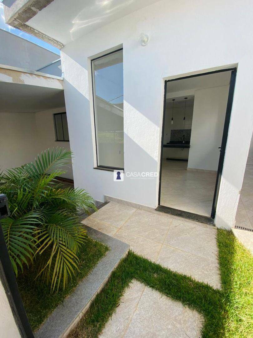 Casa à venda com 3 quartos, 130m² - Foto 1