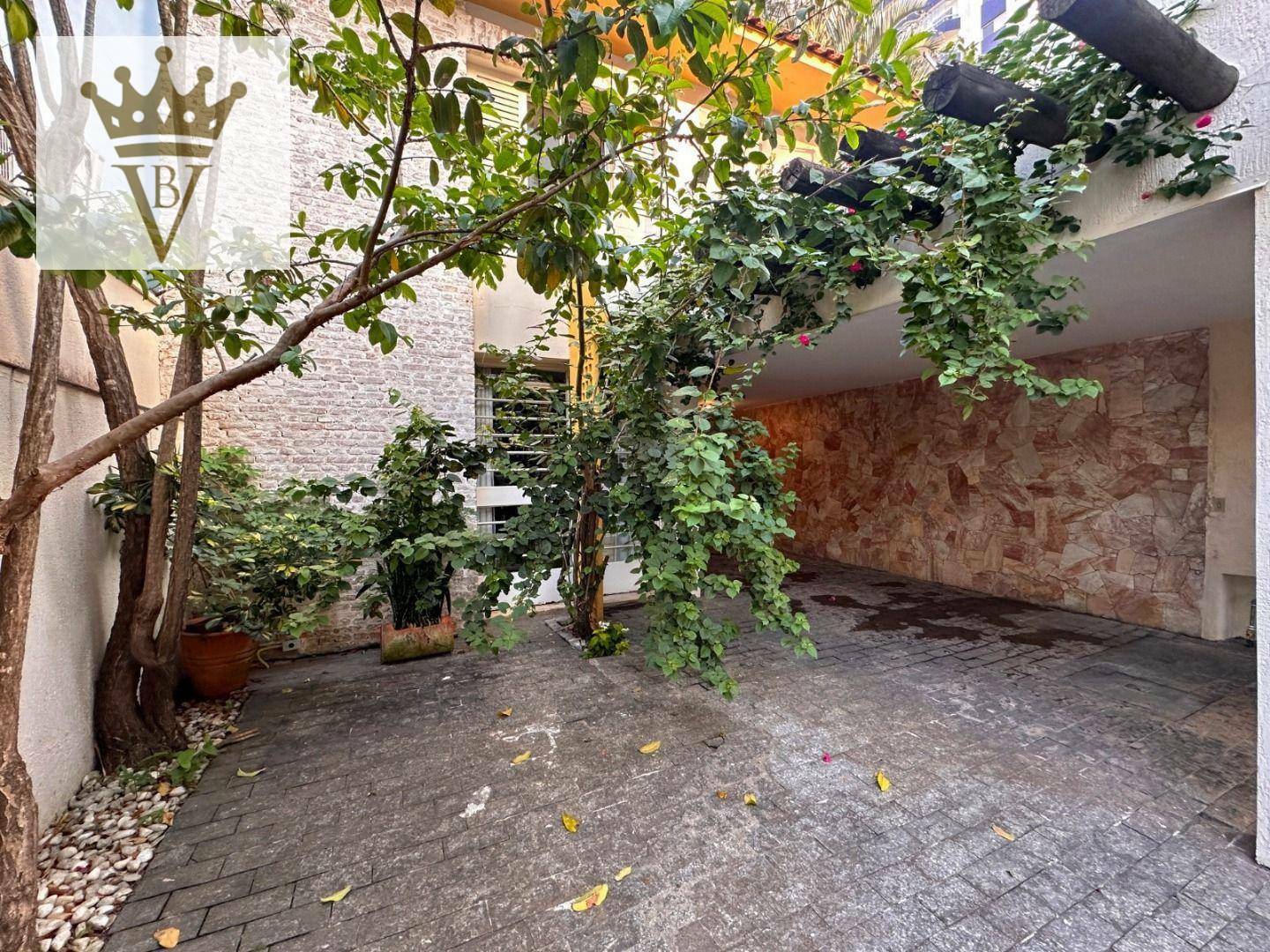 Casa à venda com 3 quartos, 220m² - Foto 1