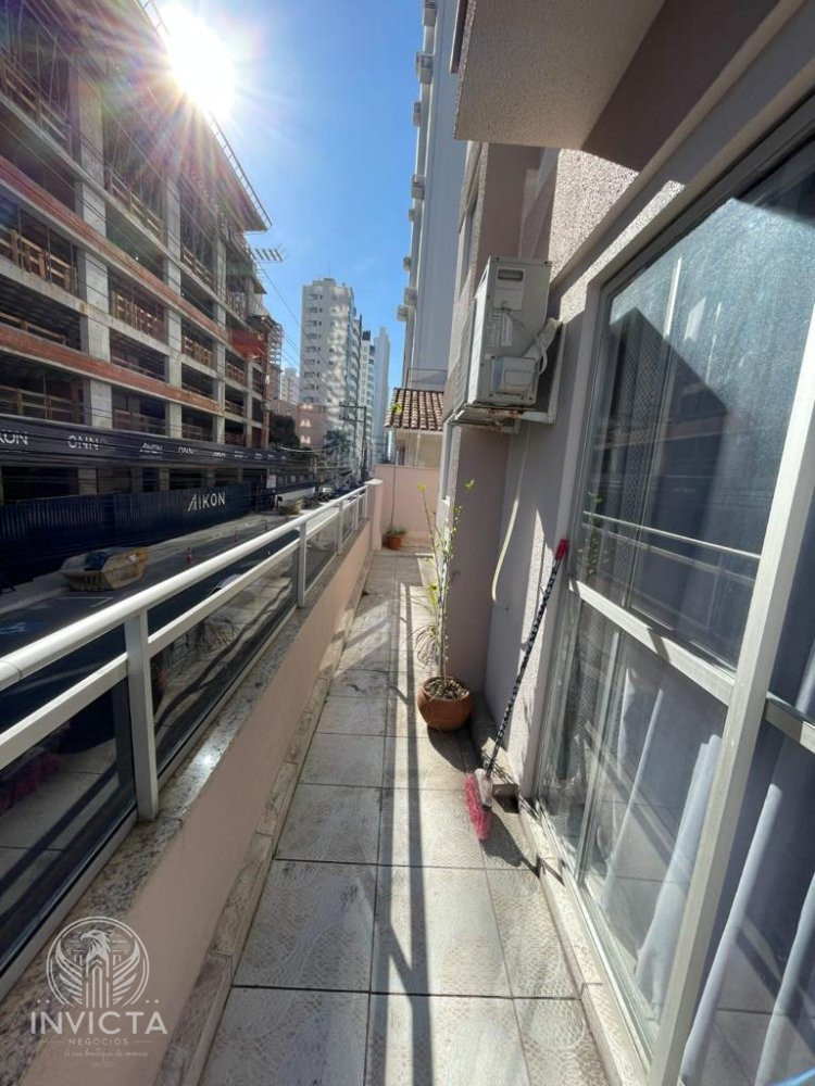 Apartamento à venda com 2 quartos, 75m² - Foto 3