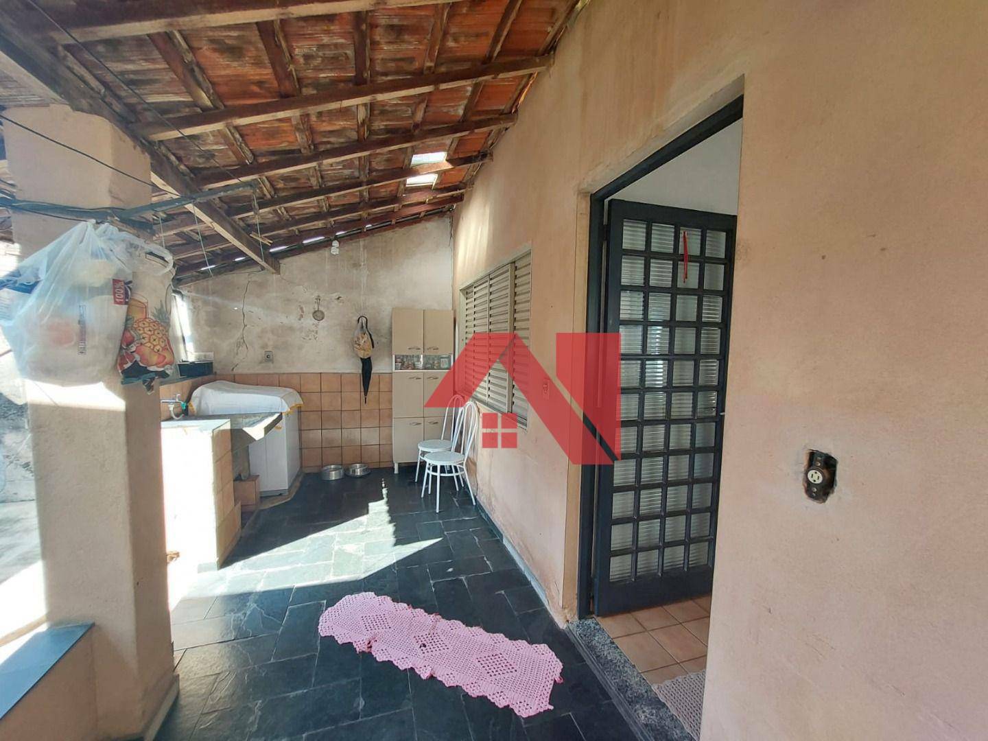 Casa à venda com 2 quartos, 90m² - Foto 2