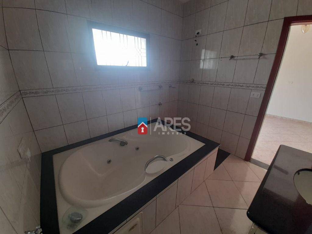 Casa para alugar com 3 quartos, 190m² - Foto 22