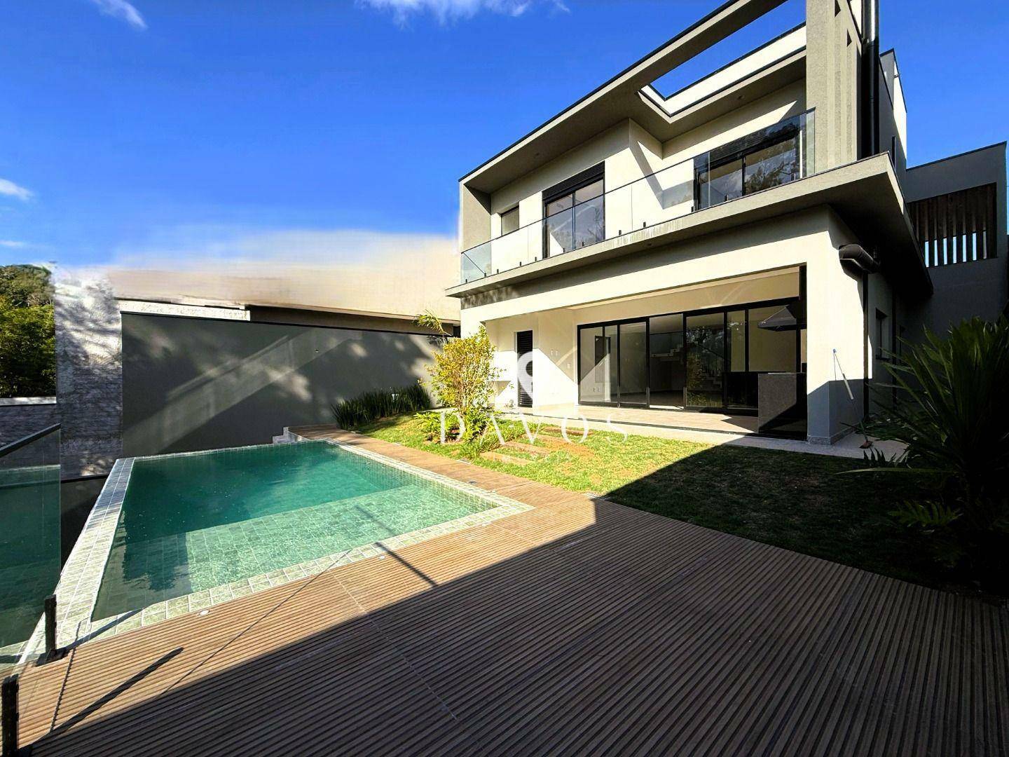 Sobrado à venda com 3 quartos, 216m² - Foto 1